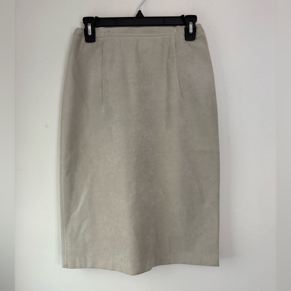 Vintage Adolph  Schuman for Lilli Ann Oatmeal Ultrasuede Skirt Size 6 - Picture 1 of 4
